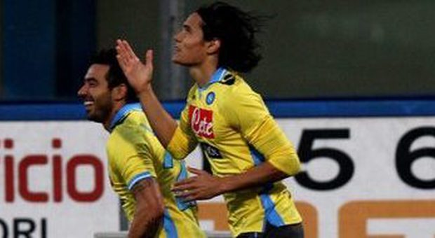 Il Napoli, in 10 , non passa a Catania Il turnover non ripaga Mazzarri: 2-1 Azzurri incostanti e colpe arbitrali