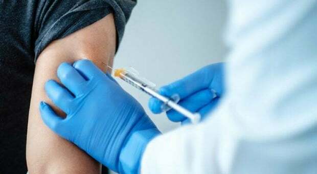Operatori sanitari non vaccinati, dal 15 luglio cala la mannaia: via alle sospensioni