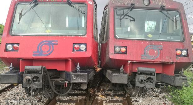 Circumvesuviana, deragliano due treni nei pressi dell’officina di San Giovanni a Teduccio