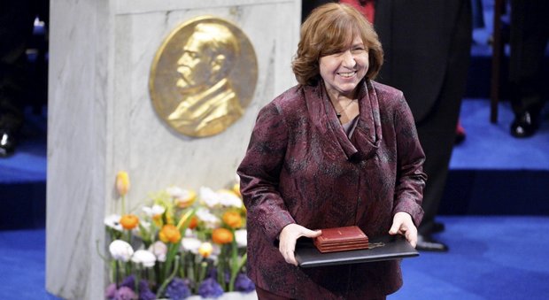Alexievich: «Dopo il Nobel raccontare la verità è più difficile» | Diretta streaming dalle 18