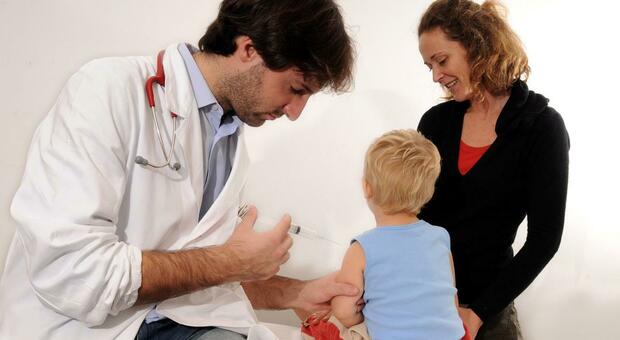 Vaccino ai bambini: sicurezza, efficacia, effetti. Tutte le risposte dell'Ordine dei medici