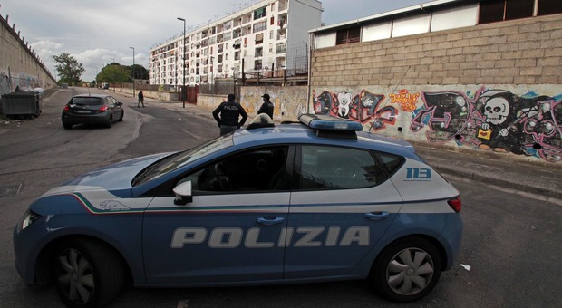 Bombe della camorra a Ponticelli, esplodono gli airbag e i killer scappano a piedi