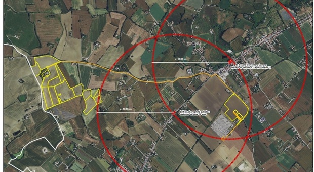 La mappa con gli edifici a meno di un chilometro dall'area individuata per l'impianto