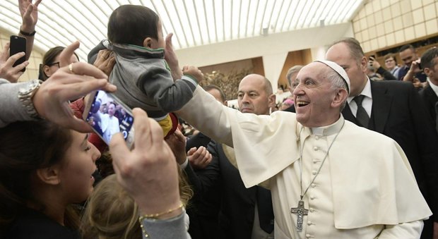 Papa Francesco: «Basta chiese brutte e sgraziate in periferia»