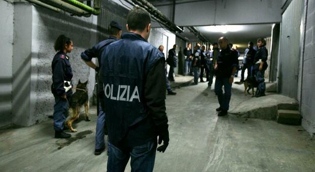 Tor Bella Monaca, sequestrati e torturati dai grossisti: coppia di pusher salvata dalla polizia
