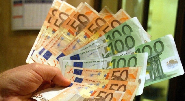 In pensione con 1.200 euro al mese fa un "lavoretto" che gli frutta 518 euro, l'Inps gliene chiede indietro 17.106: poi la svolta