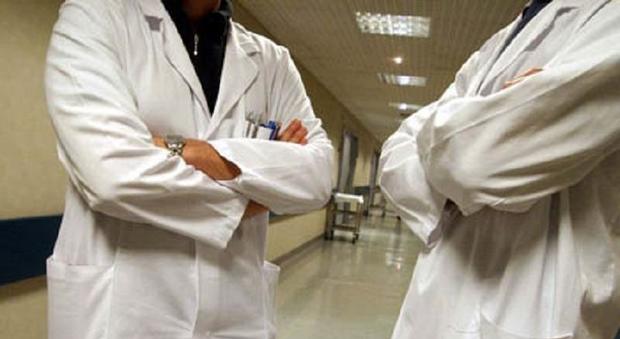 Difficile trovare un contratto, la grande fuga all'estero dei medici pordenonesi