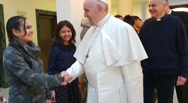 Papa Francesco dedica una giornata a poveri e migranti «spesso strumentalizzati dalla politica »