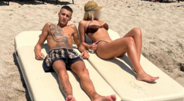 Chanel Totti, la foto in riva al mare con Cristian Babalus: più innamorati che mai