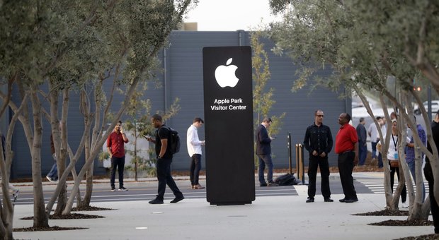 Apple, è l'ora dell'iPhone X: alle 19 la presentazione dei nuovi dispositivi -Diretta