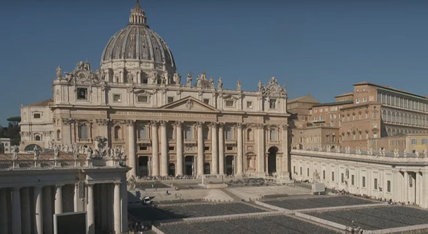 Vaticano, a San Pietro saranno possibili le benedizioni alle coppie gay (ma finora nessuna richiesta)