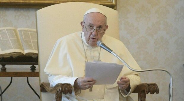 Papa Francesco allarmato dagli squilibri sociali: «La pandemia ha aggravato la disuguaglianza»