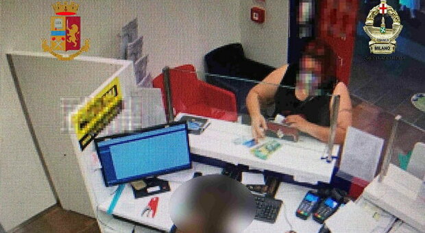 Milano, rubavano i soldi spediti per posta: i 7 indagati hanno sottratto più di 350mila euro