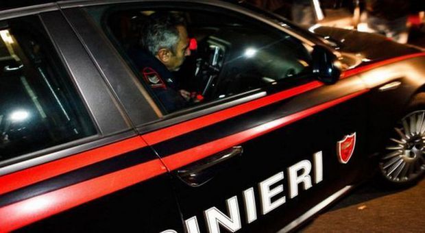 Banditi assaltano tabaccheria: interviene carabiniere libero dal servizio