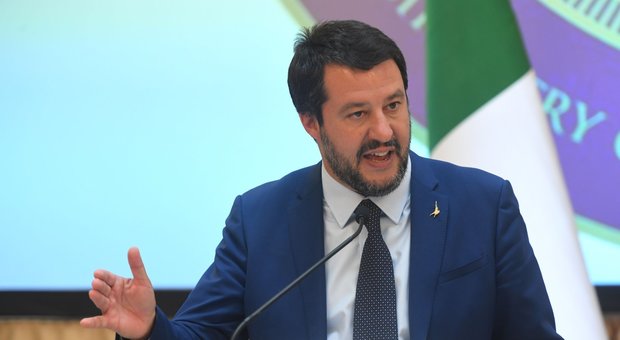 Salvini in Campania, tour da Padre Pio al Vesuviano