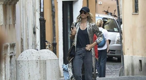 Maria Sharapova "in incognita" nel centro di Roma: la passeggiata finisce su Instagram