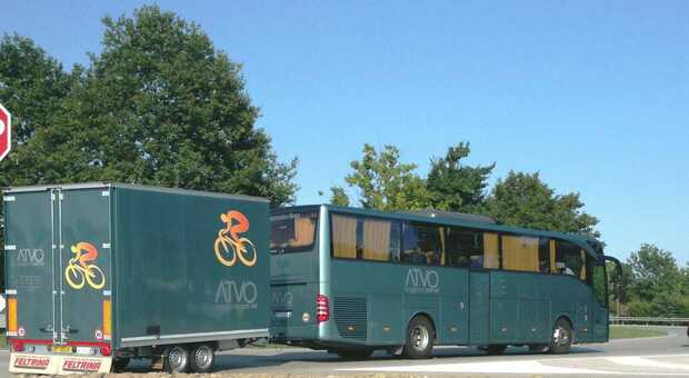 Il bus Atvo per viaggiare in bici e scoprire mare e entroterra
