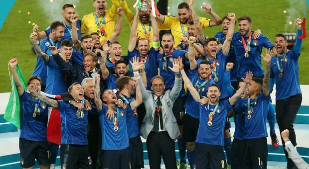 Italia campione d'Europa, battuta l'Inghilterra: Donnarumma para il rigore decisivo ed esplode la festa nelle piazze