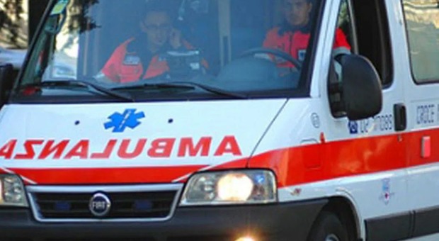 Aggredito il 118, due infermieri finiscono in ospedale a Napoli