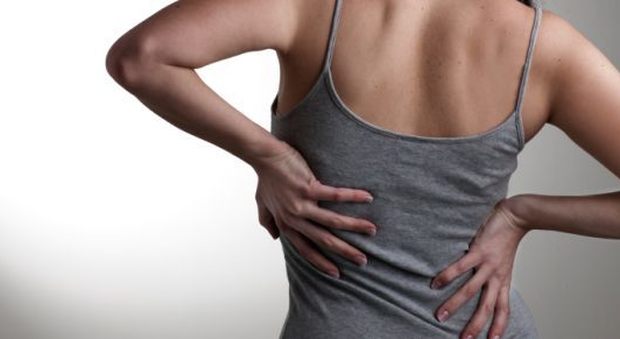 Soffrire di mal di schiena accorcia la vita, uno studio spiega l'effetto domino