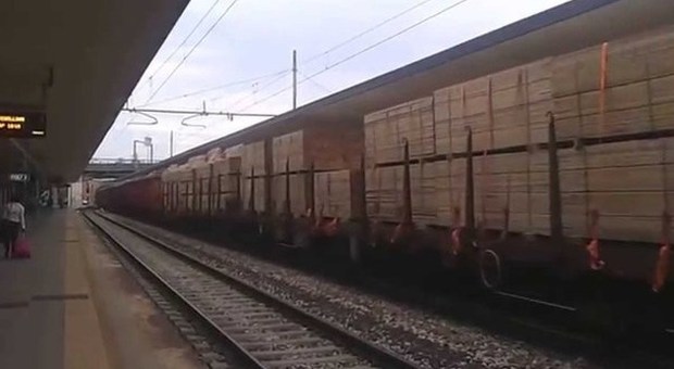 Treno merci deraglia a Spresiano Ferrovia paralizzata, bus sostitutivi