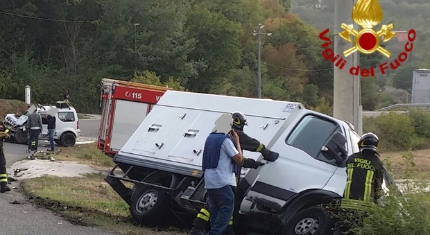Rieti, autovettura contro furgoncino sulla Tancia, a P. di Poggio Fidoni una persona è lievemente ferita