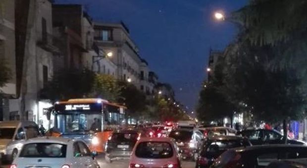 Napoli, è Natale senza luci a Secondigliano: 500 negozianti pronti alla serrata