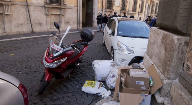 Roma, raccolta rifiuti ai privati: ecco il maxi-bando per bar, negozi e ristoranti
