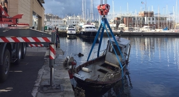 Barca di sette metri affonda al Molo Sartorio di Trieste