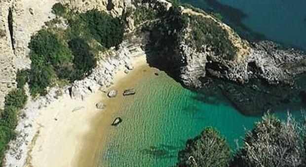 La Baia del Buondormire è off limits: accesso vietato nella spiaggia più bella d’Italia