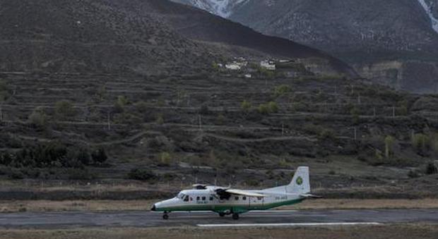 Nepal, 11 morti in uno schianto aereo