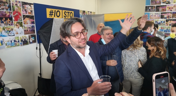 Roseto, Mario Nugnes è il nuovo sindaco: batte Di Marco con più di mille voti