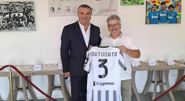 Il presidente del Museo calcio a Castellabate Polito con il presidente della Provincia di Salerno Alfieri