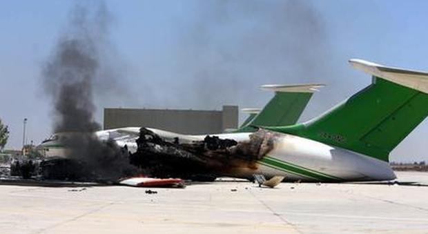 Libia, violenti scontri all'aeroporto di Tripoli: 11 morti e 37 feriti