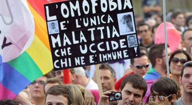 Omofobia, più di 50 vittime al giorno: ma solo 1 su 40 denuncia