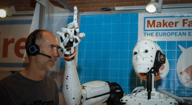 Maker Faire, microrobot chirurgo viaggia nell'intestino per rimuovere i tumori