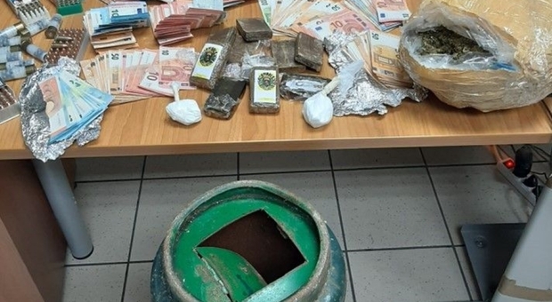 La droga era nascosta in una bombola di gas, arrestato dalla Polizia