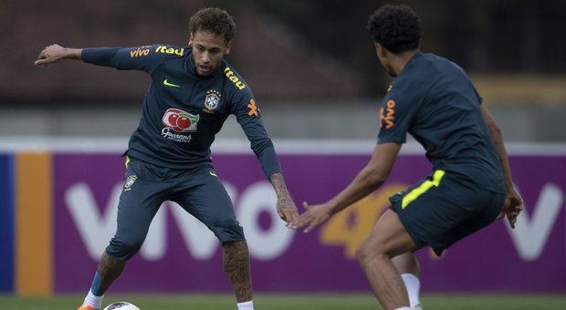 Brasile, primo allenamento con i compagni per Neymar