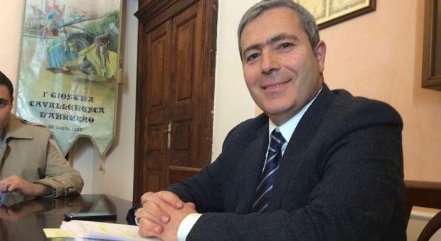 Sulmona, nove consiglieri comunali firmano la sfiducia: cade Ranalli si torna a votare a primavera