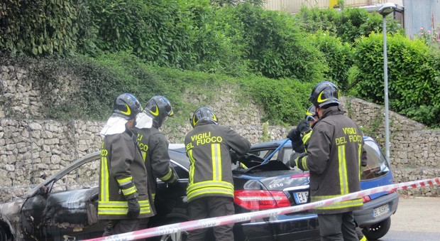 Castelpoto, incendiata l'auto del capo dell'ufficio tecnico