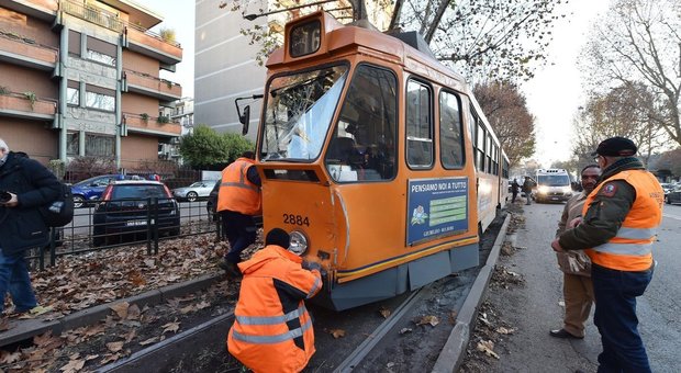 Torino, incidente tra due tram: 11 feriti. Intervenute cinque ambulanze