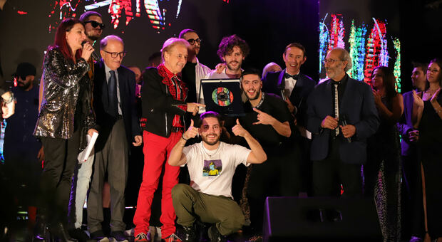La band marchigiana XGiove vince la finalissima del Cantagiro 2022, la serata condotta dallo jesino Zingaretti