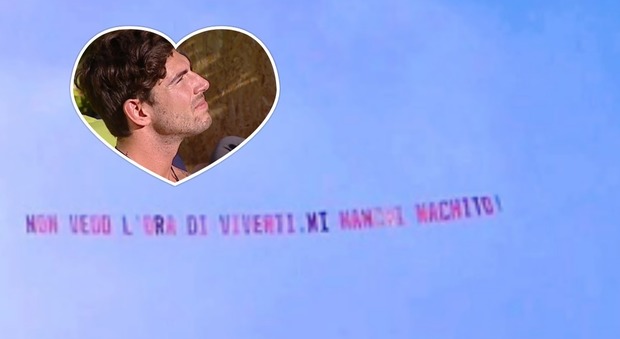 Cecilia invia un aereo con un messaggio d'amore per Ignazio: "Non vedo l'ora di viverti. Mi manchi Nachito" (frame Mediaset)
