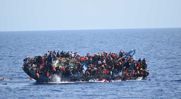 Naufragio di migranti nel 2013: archiviata l'inchiesta sulla Marina