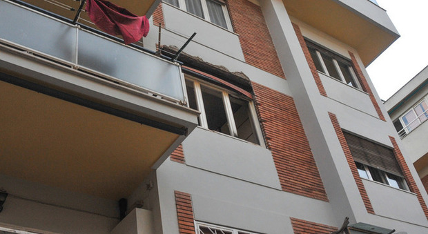 Ostia, esplode appartamento, donna ferita: forse una fuga di gas