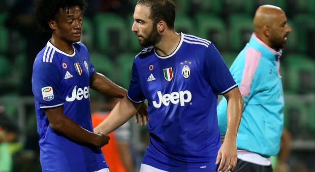Una brutta Juventus vince a Palermo grazie a un tiro deviato di Dani Alves