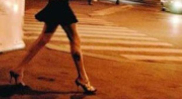 Torino, investe una prostituta che lo aveva rifiutato: arrestato. L'accusa: «La voleva uccidere»