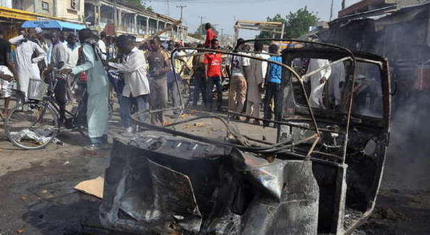Nigeria, due kamikaze al mercato: bomba sulla schiena al posto del neonato, 45 morti