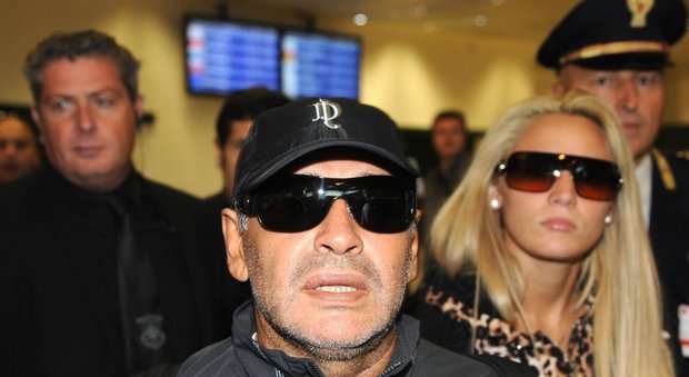 Passaporto falso, Maradona nei guai