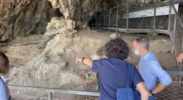 Da Paestum a Camerota, Zuchtriegel visita la grotta della Cala